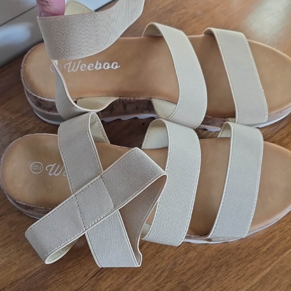 Strappy elastic sandals